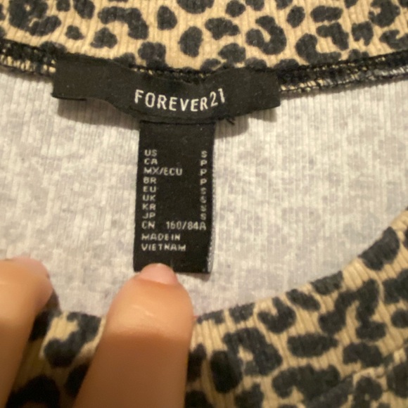 Crop top - Picture 3 of 3